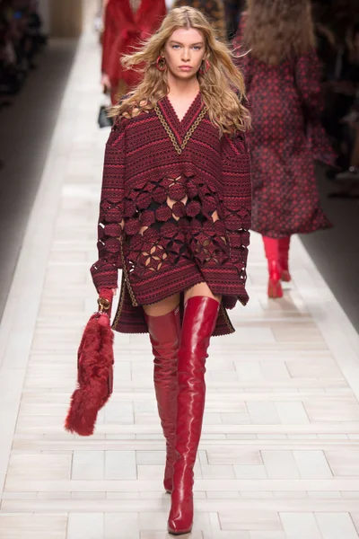 Look 11